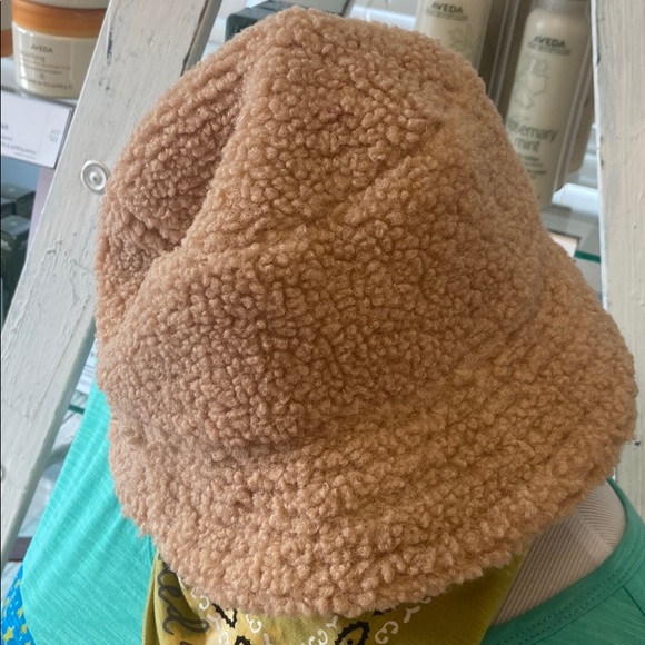 Beige hat - Picture 1 of 1